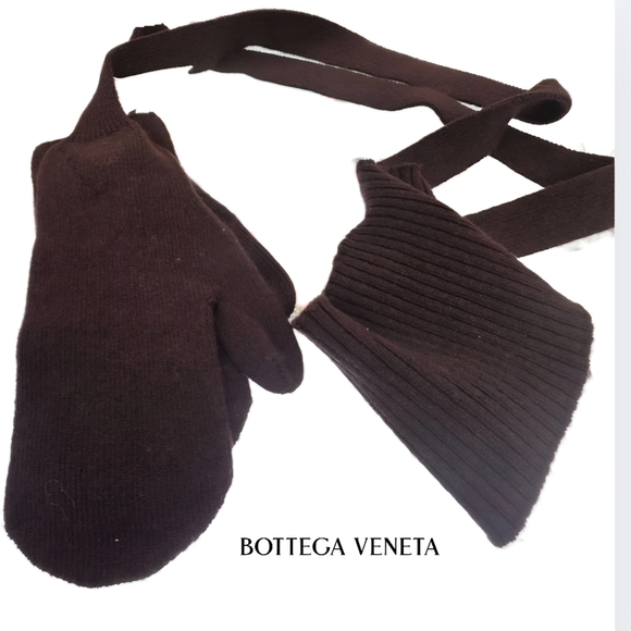 Bottega Veneta Dark Brown Knit Mittens ATTACHED Neck Warmer NWT - Picture 1 of 3